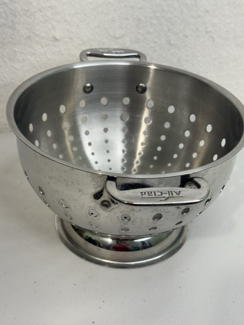 All-Clad Kitchen Tools Classic Stainless Steel 4QT Colander Strainer 9” Diameter